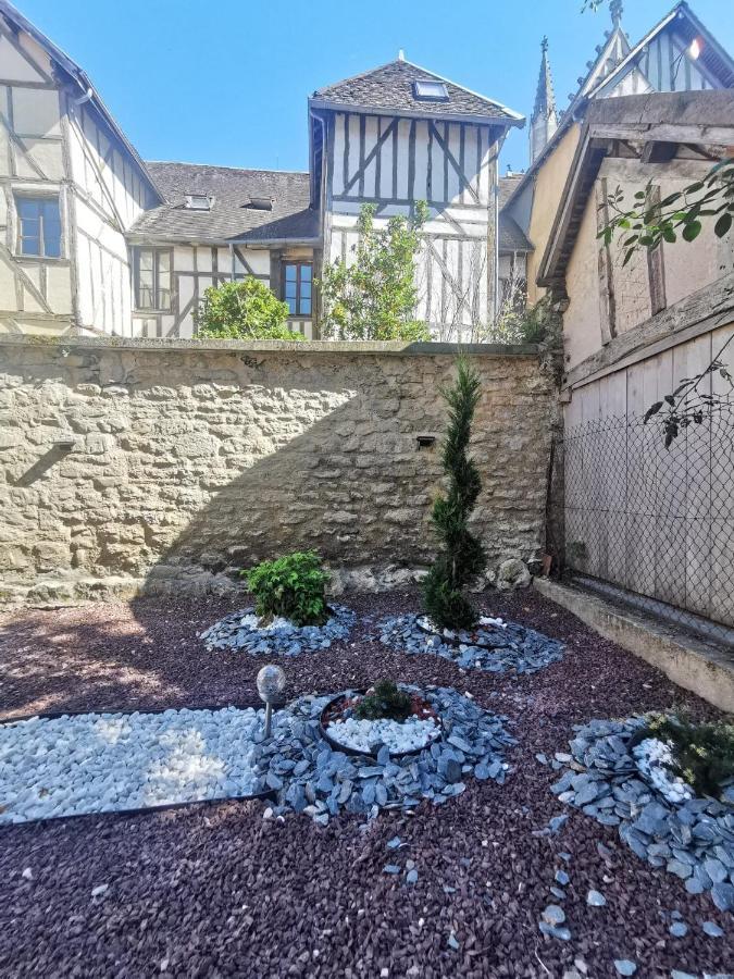 Le Spa De La Cathedrale - Jacuzzi - Sauna - Champagne - Netflix - Wifi Troyes Luaran gambar