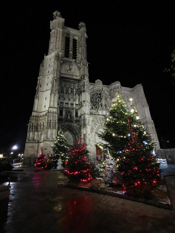 Le Spa De La Cathedrale - Jacuzzi - Sauna - Champagne - Netflix - Wifi Troyes Luaran gambar