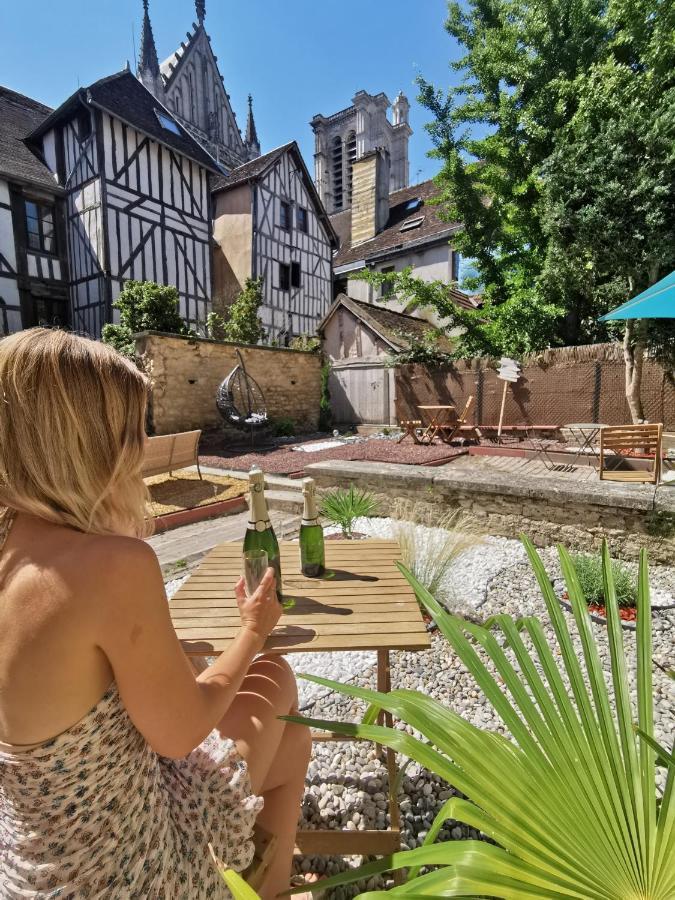 Le Spa De La Cathedrale - Jacuzzi - Sauna - Champagne - Netflix - Wifi Troyes Luaran gambar