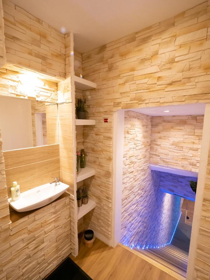 Le Spa De La Cathedrale - Jacuzzi - Sauna - Champagne - Netflix - Wifi Troyes Luaran gambar